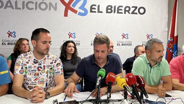 Coalición por El Bierzo ofrece una rueda de prensa para informar sobre pactos de gobierno en el Ayuntamiento de Ponferrada. / EBD