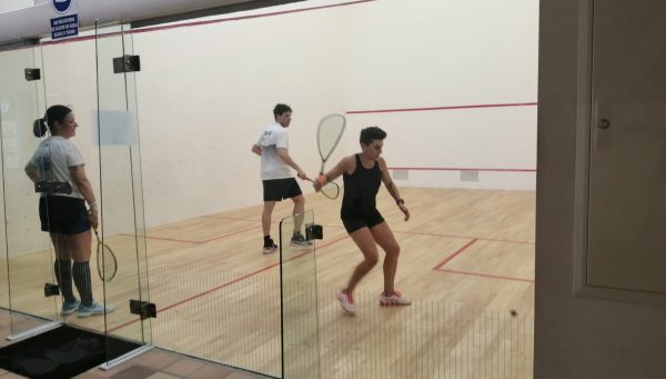 Imagen de una jornada de aprendizaje con Robertino Pezzota tras el Campeonato de España de Clubes de squash en Ponferrada