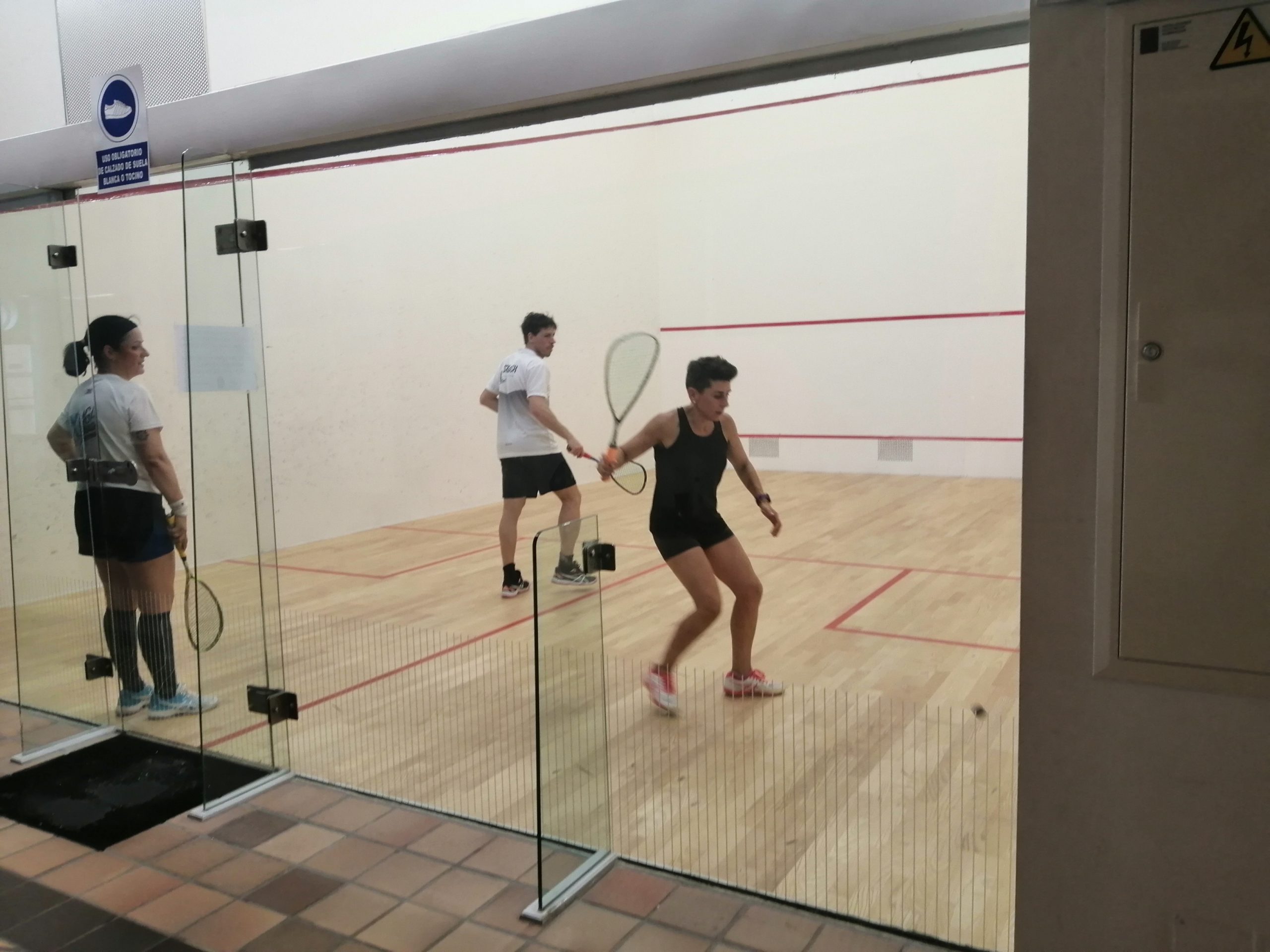 Imagen de una jornada de aprendizaje con Robertino Pezzota tras el Campeonato de España de Clubes de squash en Ponferrada