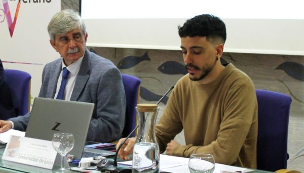 Juan Francisco García Marín y Raúl A. Barba en la presentación de los cursos de la Escuela de Innovación Educativa. / ULE