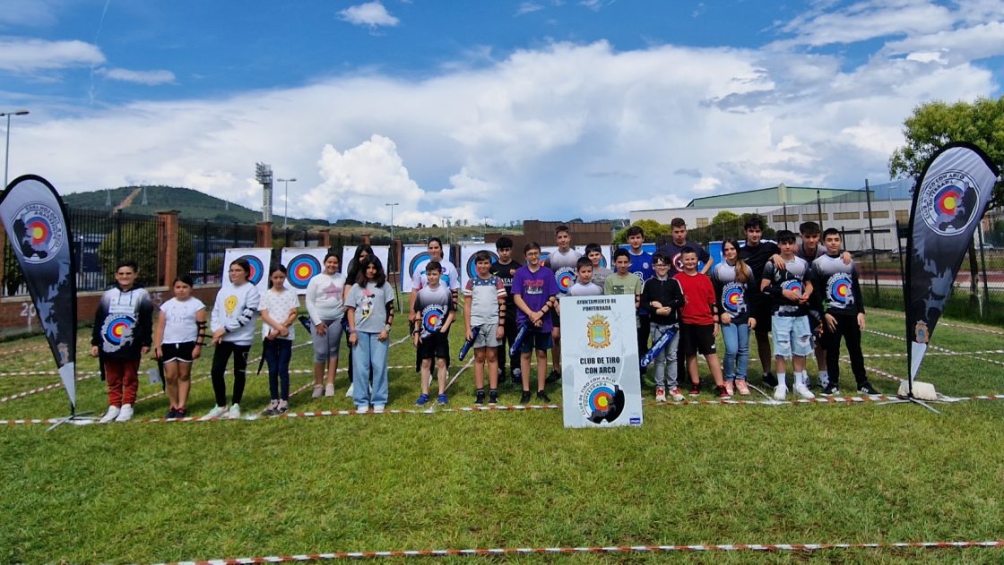 Participantes en el trofeo de la Escuela Municipal de Ponferrada de tiro con arco