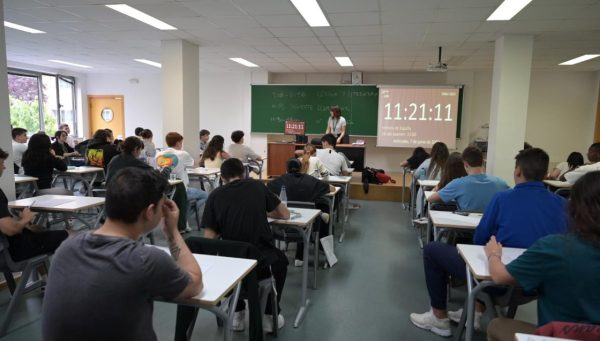 Prueba de la EBAU 2023 en el Campus de Ponferrada. / QUINITO