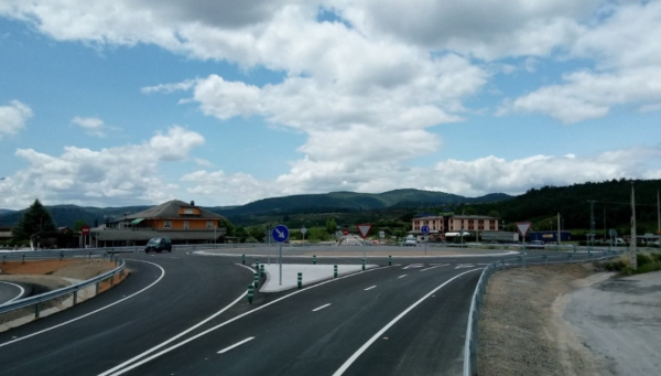 Nueva glorieta de la N-6 en Villamartín de la Abadía