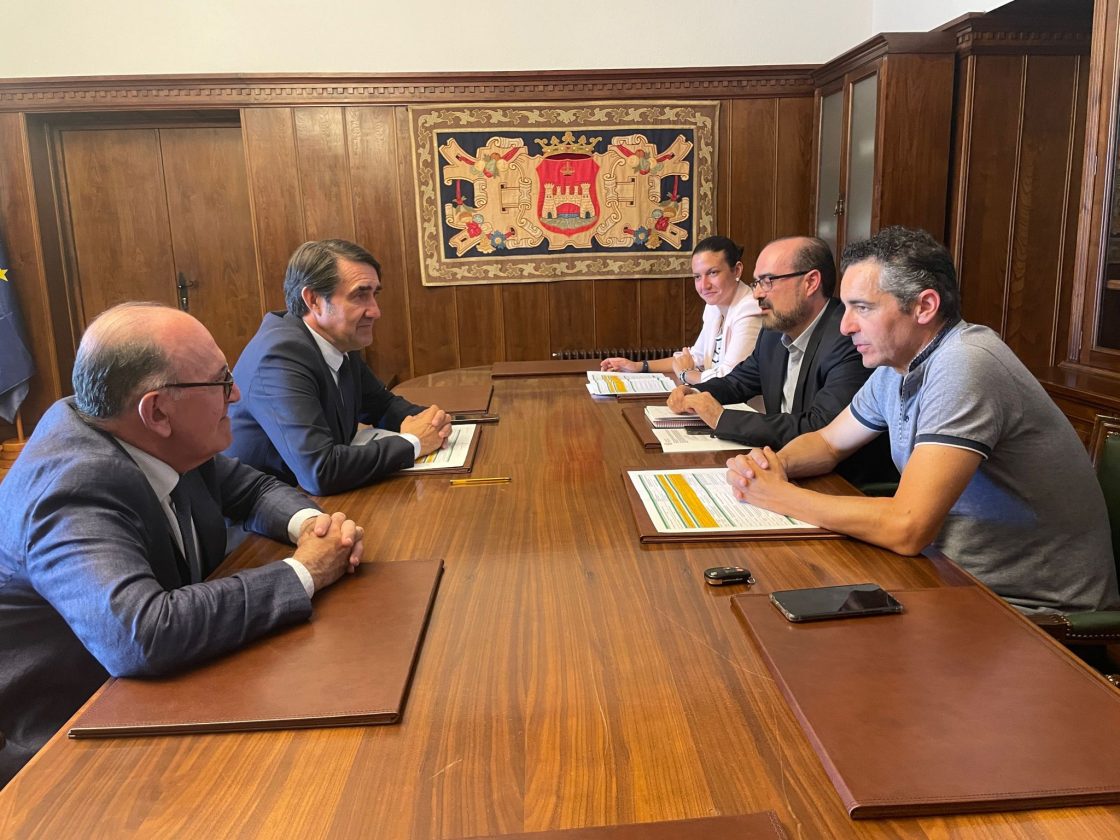 Reunión entre Marco Morala y Juan Carlos Suárez-Quiñones en el Ayuntamiento de Ponferrada