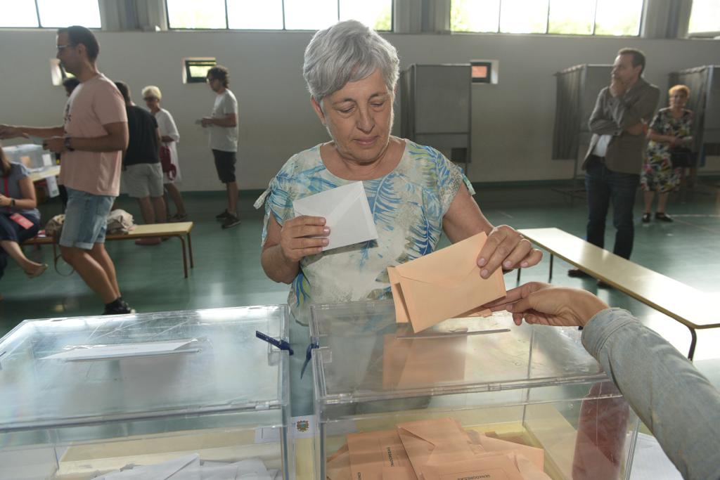 Menchu Monteira vota en las Elecciones Generales de este 2023. / Quinito