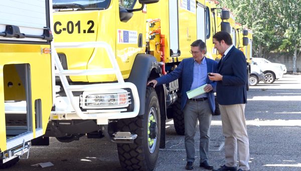 Entrega de cuatro nuevos vehículos autobomba. / Junta de Castilla y León