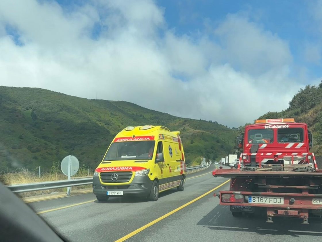 Accidente en la N-6 a su paso por Vega de Valcarce