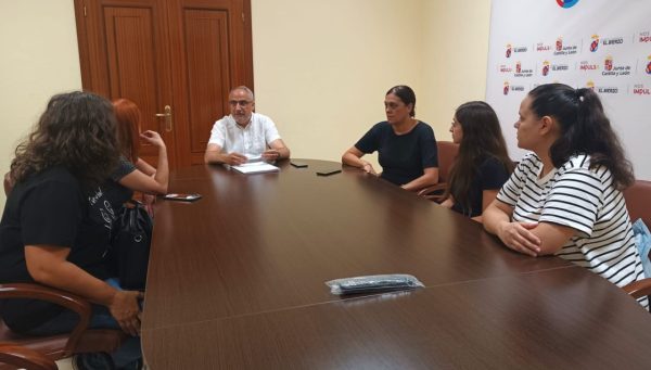 Olegario Ramón recibió al comité de empresa de Teleperformance Ponferrada