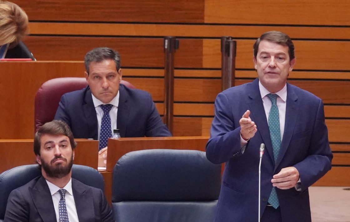 Alfonso Fernández Mañueco, durante el pleno de las Cortes de Castilla y León.