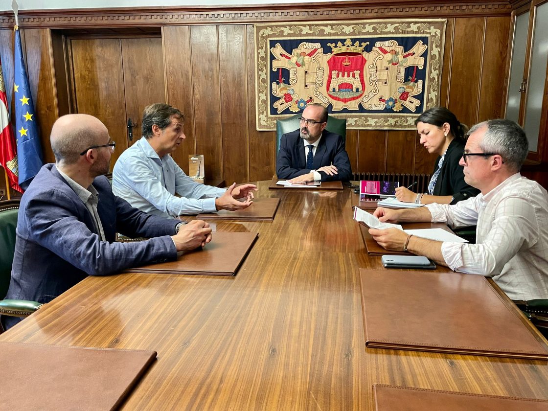 Reafirman el convenio de colaboración entre el Ayuntamiento de Ponferrada, la ULE y la DO Bierzo.