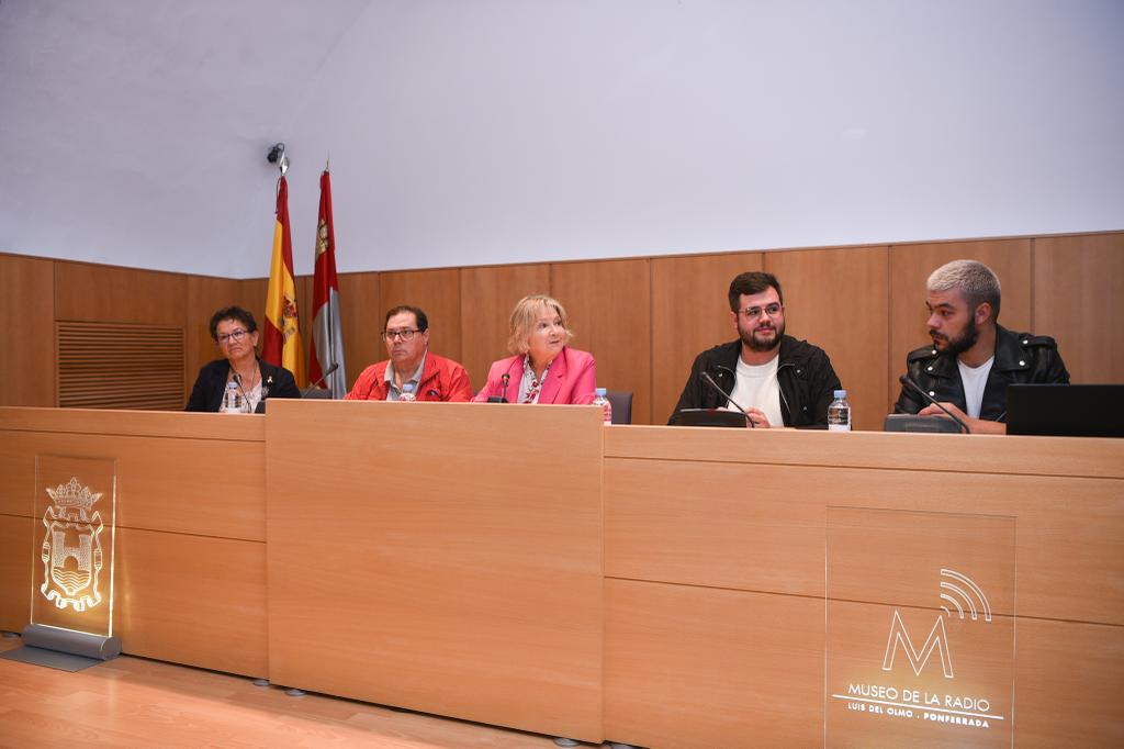 Marcha solidaria de las asociaciones de vecinos de Ponferrada y la Asociación de Amigos Camino de Santiago. / Quinito