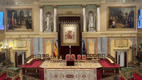 El Congreso de los Diputados se prepara para recibir a la Familia Real