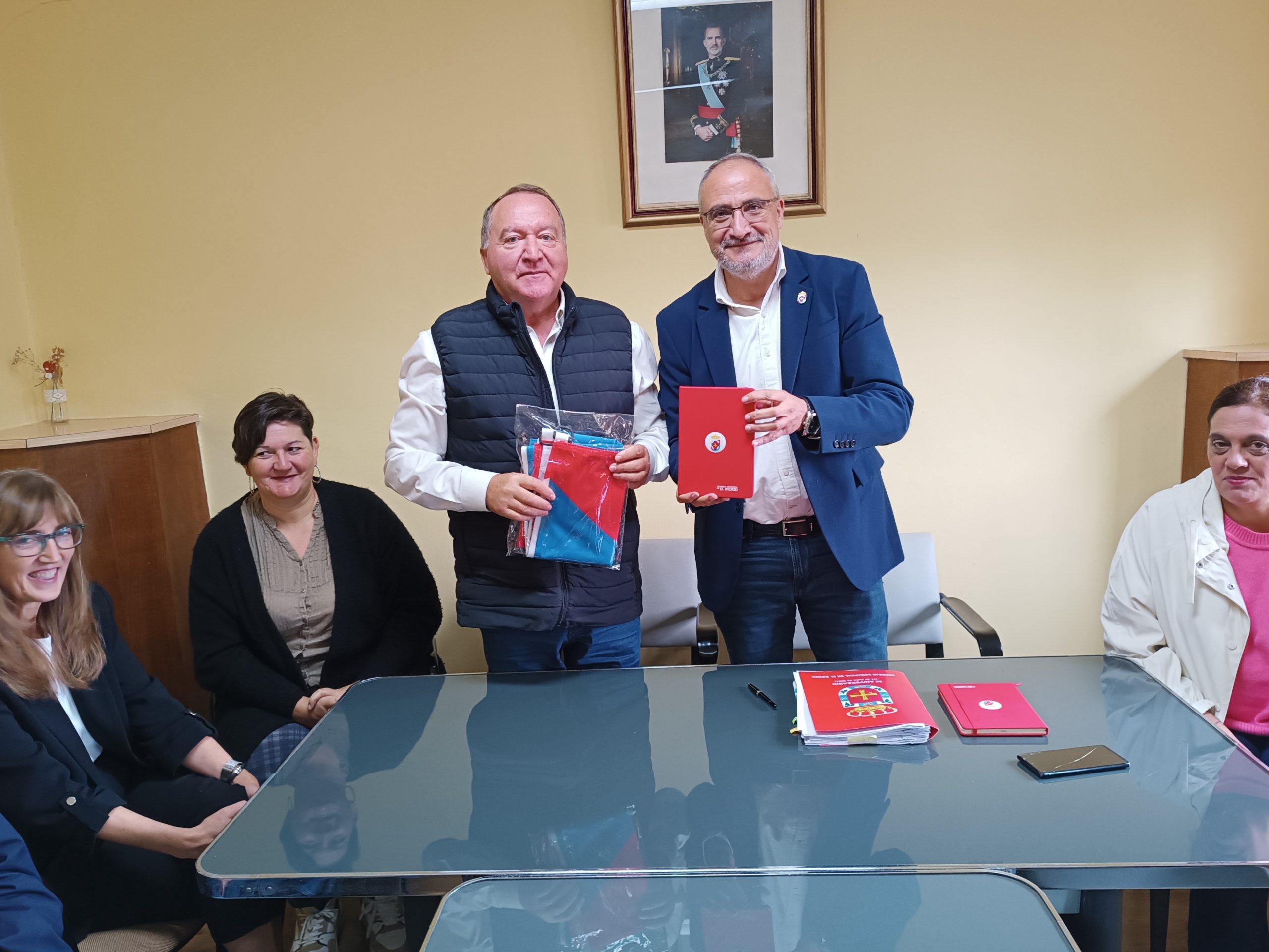 El Consejo Comarcal realiza una visita institucional al Ayuntamiento de Berlanga del Bierzo. / CCB