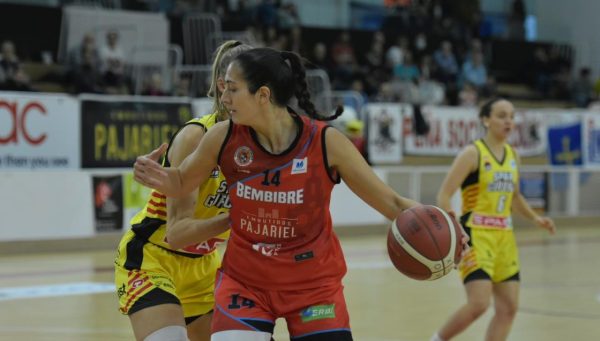 Laia Moya, durante un partido del Embutidos Pajariel Bembibre