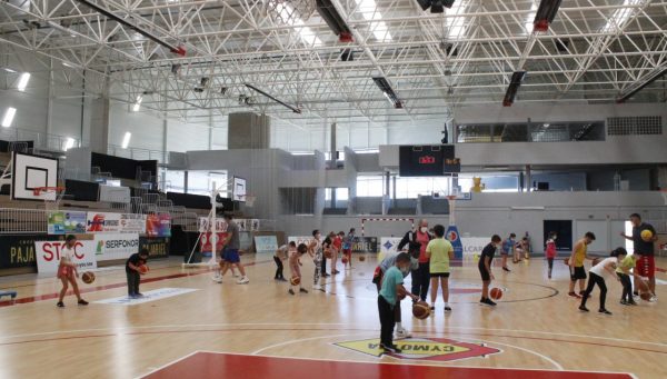 Entrenamiento de la Escuela Municipal de baloncesto de Bembibre