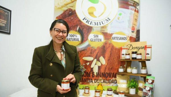 Laura Fernández, responsable de Devegan Premium en Carracedelo