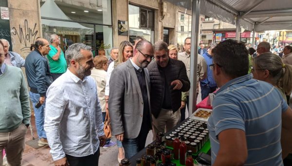 David Pacios, Marco Morala e Iván Alonso, en la inauguración del Mercado de Otoño en Ponferrada