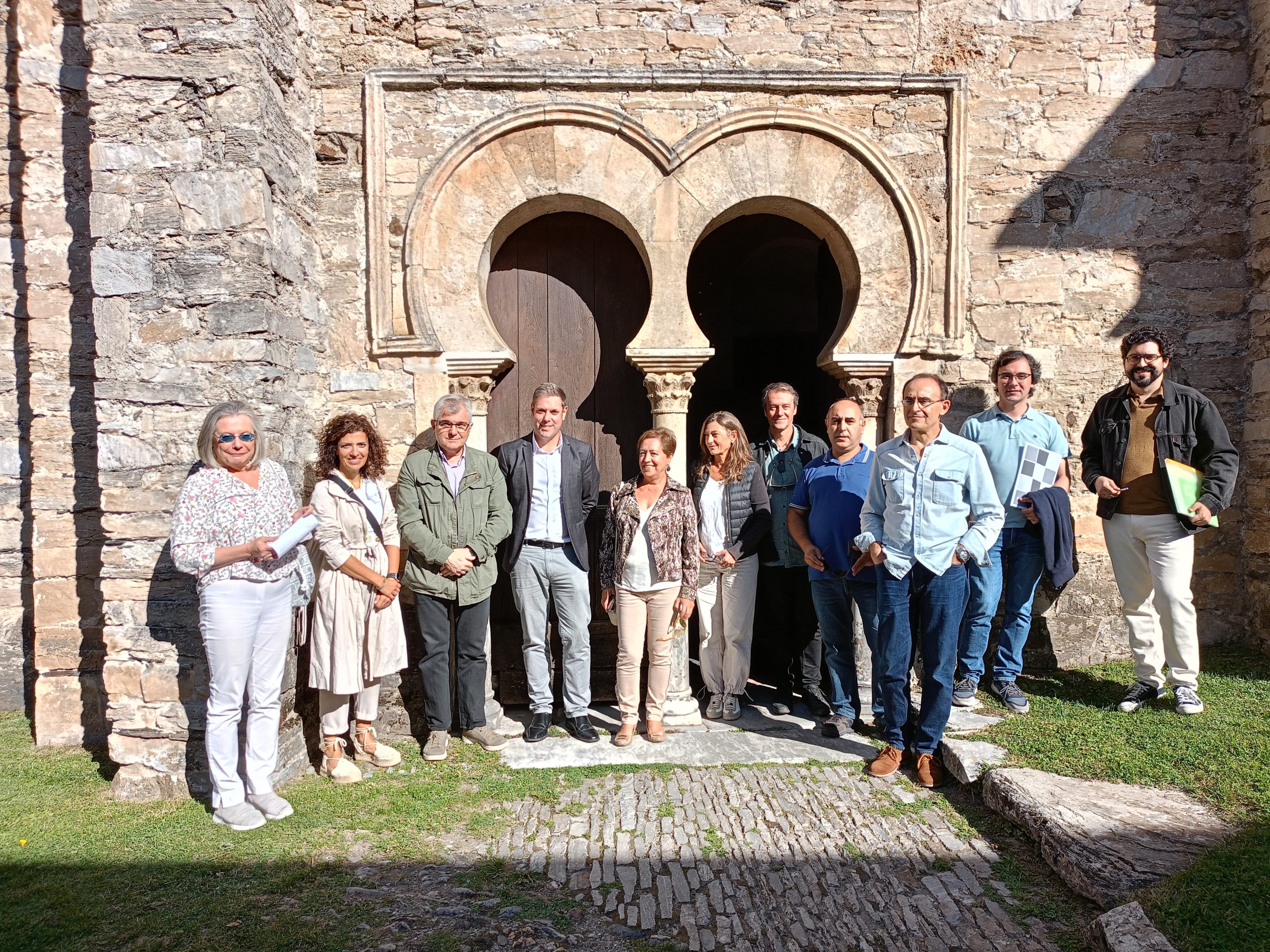 Acto de recepción de las obras acometidas en la iglesia mozárabe de Peñalba de Santiago. / Ayuntamiento de Ponferrada