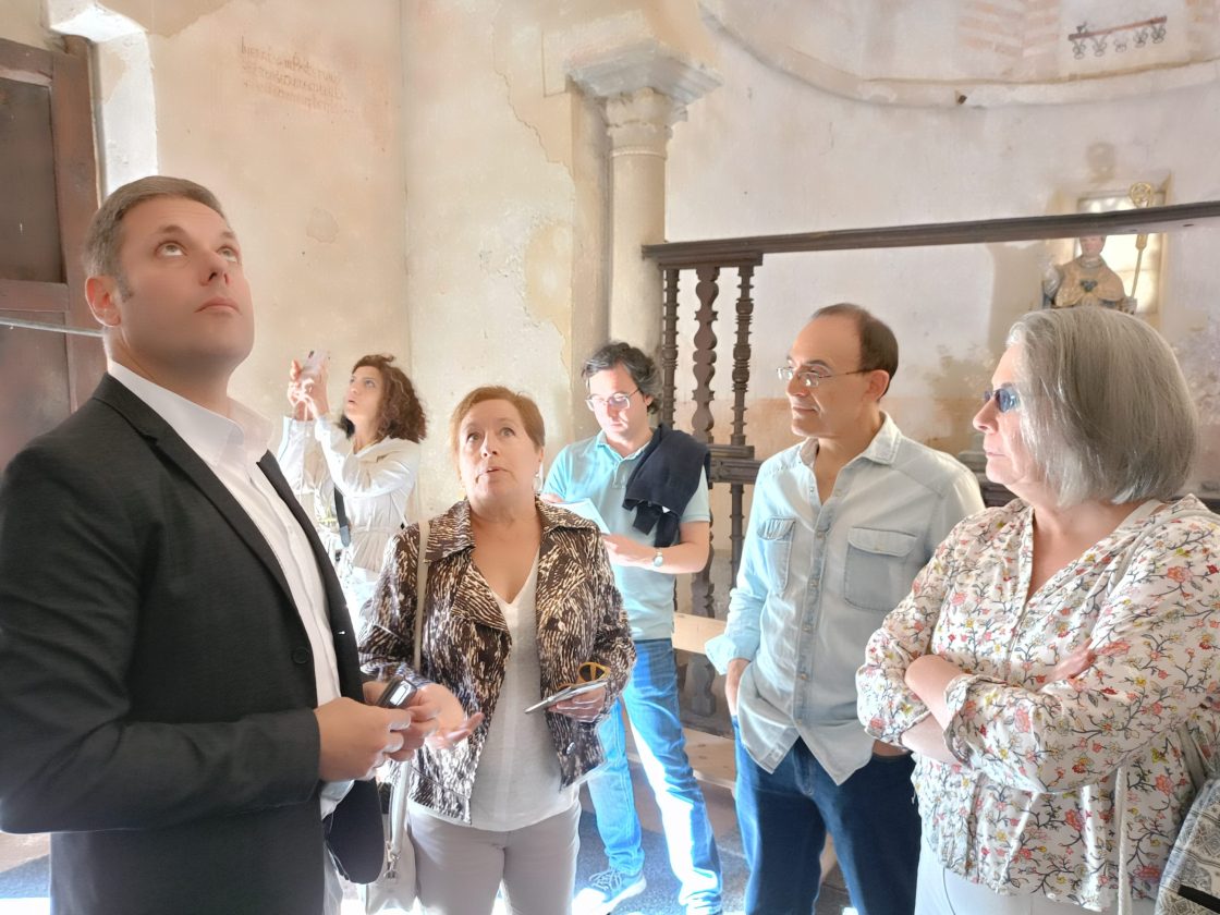 Acto de recepción de las obras acometidas en la iglesia mozárabe de Peñalba de Santiago. / Ayuntamiento de Ponferrada