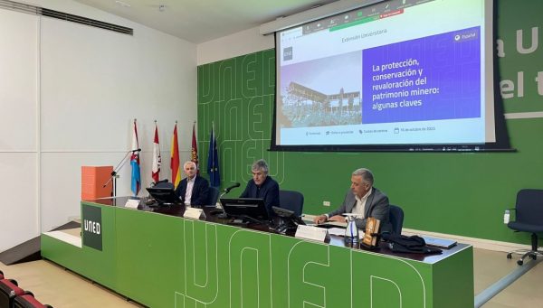 'La protección, conservación y revaloración del patrimonio minero: algunas claves' en la Uned de Ponferrada. / EBD