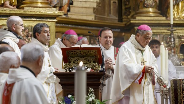 Misa solemne de clausura del VIII Centenario de la Catedral de Burgos, presidida por el nuncio apostólico en España, Bernardito Auza, y oficiada por el arzobispo de Burgos, Mario Iceta.