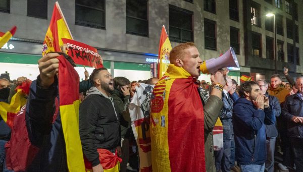 Concentración en la sede del PSOE de Valladolid