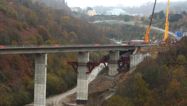 Obras en el viaducto del Castro de la A-6, sentido Madrid