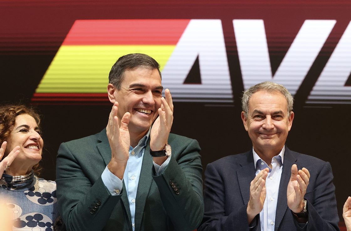 Pedro Sánchez y José Luis Rodríguez Zapatero, durante el acto celebrado este domingo en Madrid