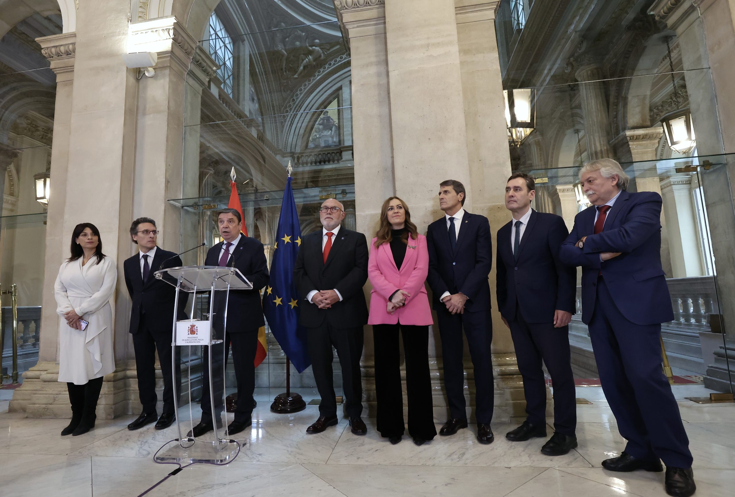 El ministro de Agricultura, Pesca y Alimentación, Luis Planas, firma tres nuevos convenios de colaboración con el presidente de Sociedad Mercantil Estatal de Infraestructuras Agrarias (Seiasa), Francisco Rodríguez Mulero, para la modernización de regadíos. Asiste la delegada del Gobierno, Virginia Barcones.