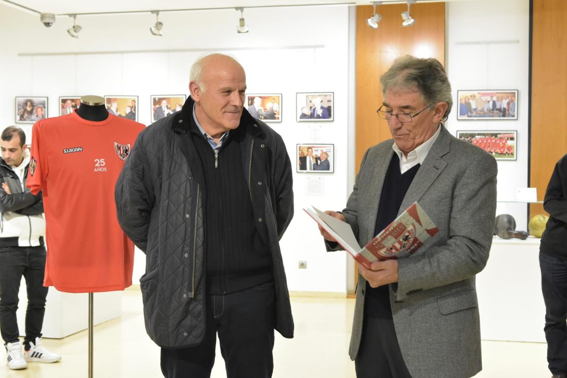 Serafín Vázquez y Jesús Esteban, en la inauguración de la exposición