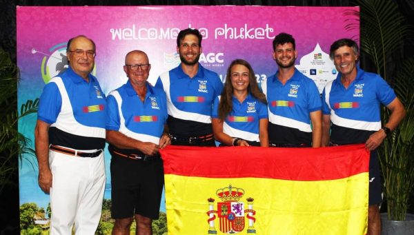 La expedición española de golf con la berciana Emma Méndez. / Golf Bierzo