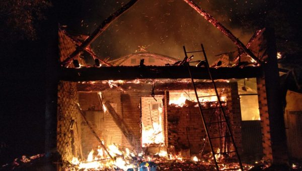 Incendio de una caseta de aperos en Valtuille de Arriba