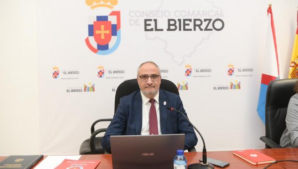 Olegario Ramón, durante el pleno del Consejo Comarcal del Bierzo celebrado este jueves