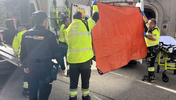 Efectivos del Samur trasladaron a Alejo Vidal-Quadras al hospital tras recibir un disparo