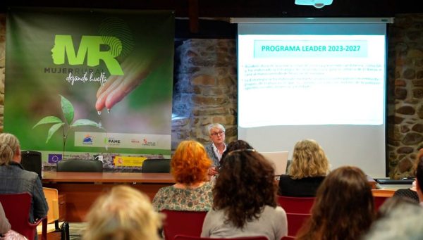 Una de las charlas que ha organizado Asodebi dentro del proyecto 'Estrategia de emprendimiento de la mujer rural en los ámbitos agrario y agroalimentario'. / EBD