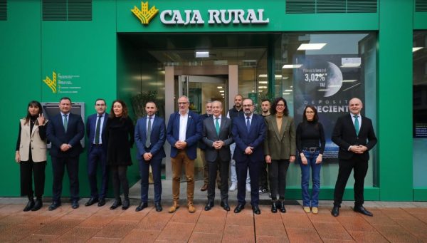 Inauguración de la tercera sucursal de Caja Rural en Ponferrada. / QUINITO