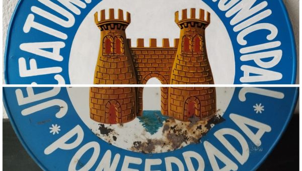 Antiguo escudo de la Policía Municipal de Ponferrada recientemente restaurado. / 092Ponferrada