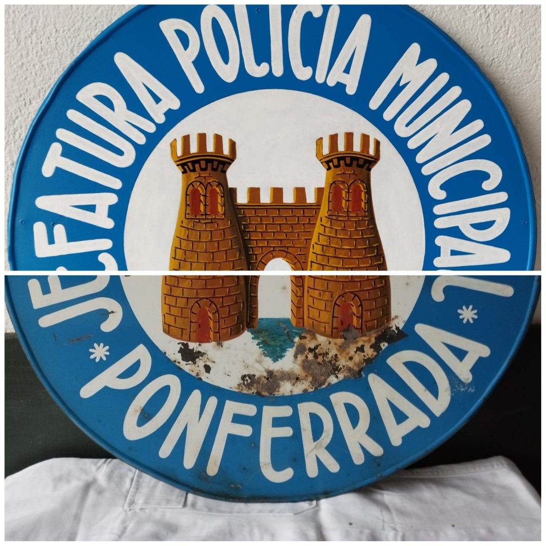 Antiguo escudo de la Policía Municipal de Ponferrada recientemente restaurado. / 092Ponferrada