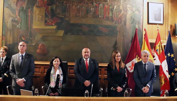 El presidente de la Diputación, Gerardo Álvarez Courel, el alcalde José Antonio Díez y la delegada del Gobierno, Virginia Barcones asisten a los actos de celebración del 45 aniversario de la Constitución, en los que la catedrática de Derecho Constitucional María Esther Seijas Villadangos participó como ponente