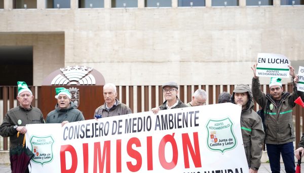 Concentración de los agentes medioambientales frente a las Cortes de Castilla y León