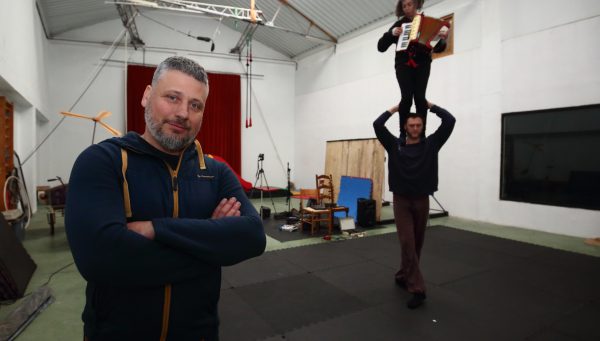 Morgane Jaudou y Marcos Rivas, creadores de la compañía de circo teatro Maintomano afincada en Ponferrada