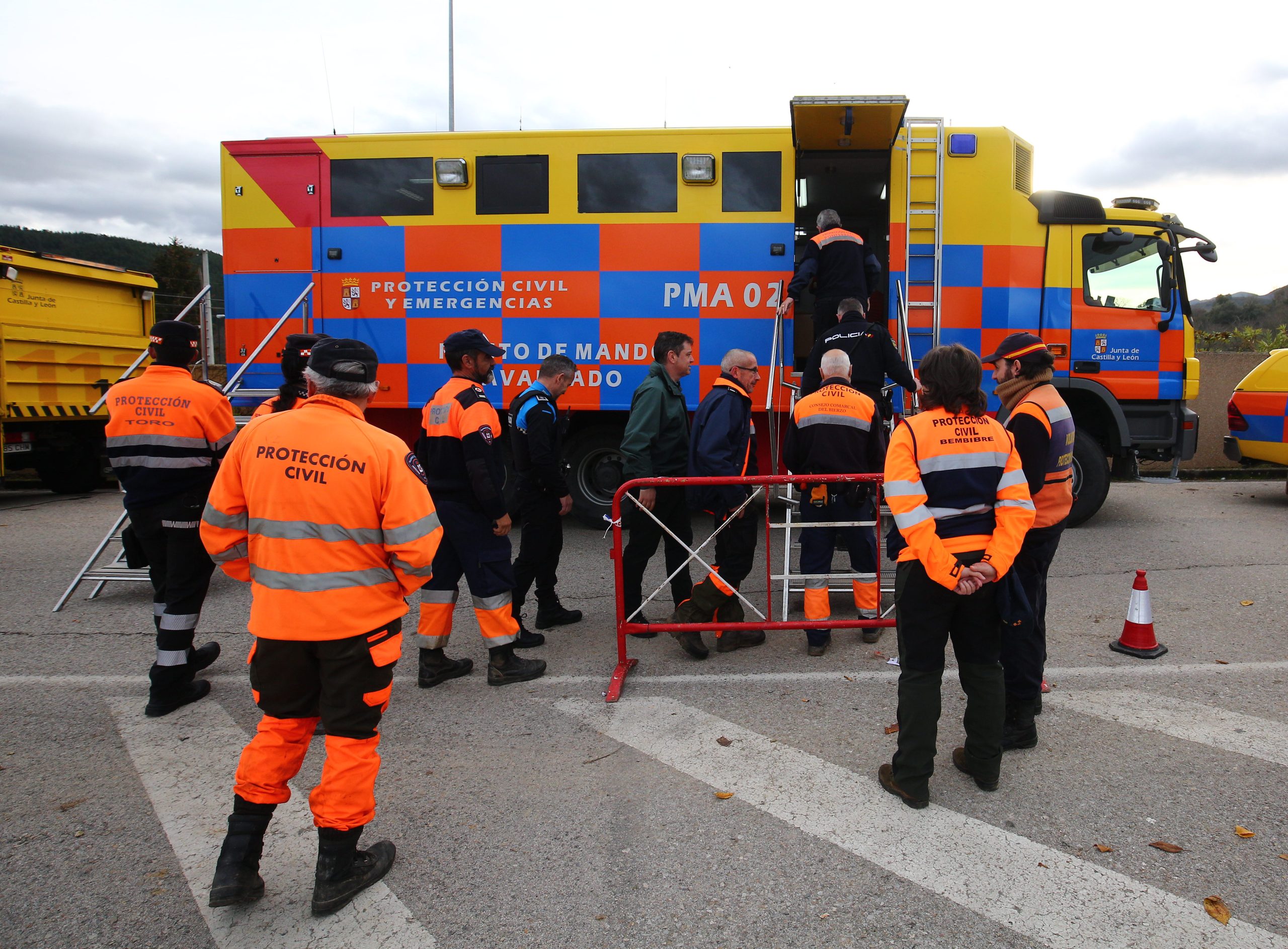 Puesto de mando instalado en la localidad ponferradina de Toral de Merayo para la búsqueda del hombre desaparecido hace seis días en Rimor