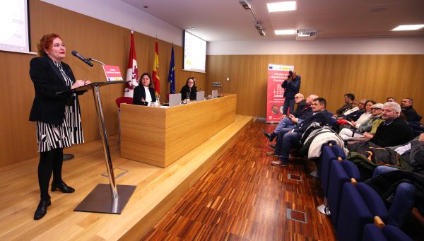 La directora del Instituto de la Transición Justa, Laura Martín, durante la inauguración de la Oficina de Transformación Comunitaria de León en Cubillos del Sil