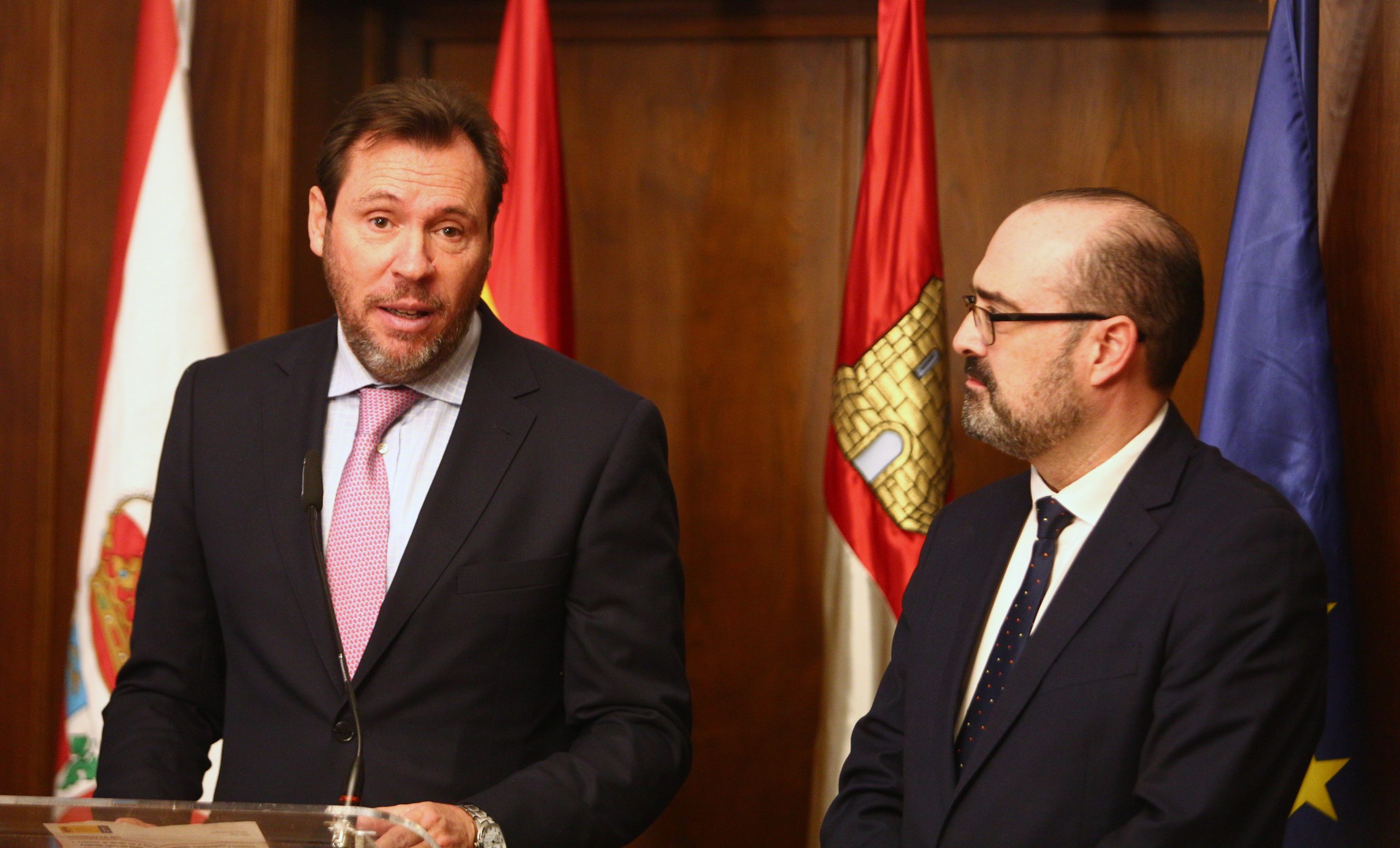 El ministro de Transportes y Movilidad Sostenible, Óscar Puente, visita el Ayuntamiento de Ponferrada