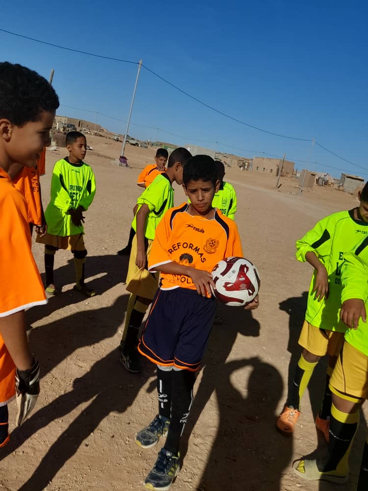 Equipo de la daira de Guelta en los campamentos de refugiados saharauis de Tinduf, con el que el Cuatrovientos ha firmado un convenio de colaboración