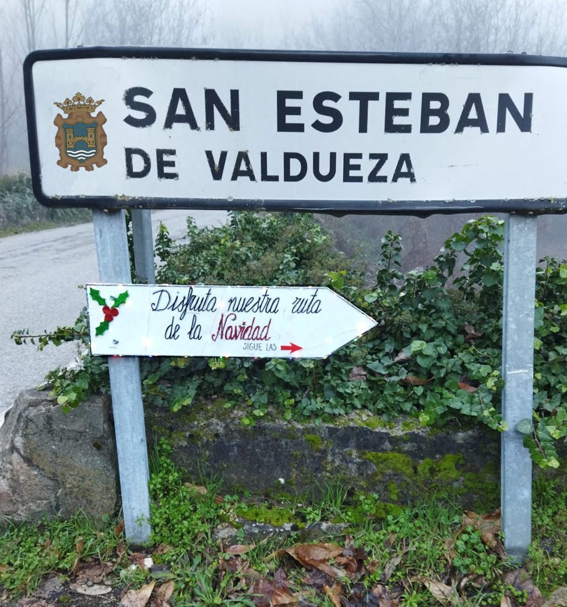 Decoración navideña en San Esteban de Valdueza