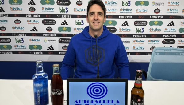 Íñigo Vélez, en la sala de prensa de El Toralín