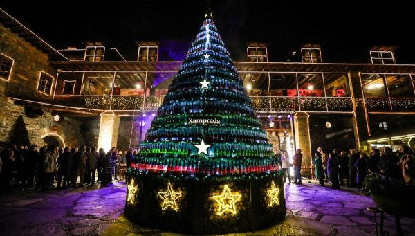 Encendido de luces navideñas en el Palacio de Canedo