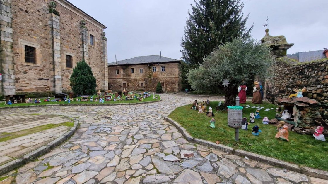 Belén de material reciclado de San Miguel de las Dueñas