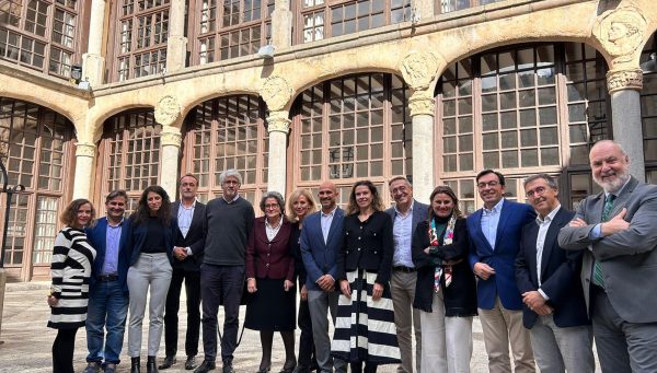 Los miembros del Consejo Asesor del clúster AEICE, con el presidente (centro) y directivos, durante la última reunión, que se celebró en Zamora.